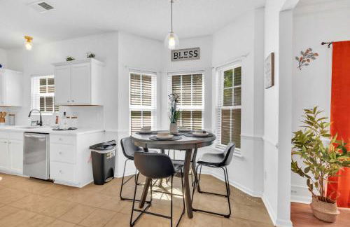 Updated University Area Home with Hot Tub Near Charlotte Your Perfect Retreat - Foto 7