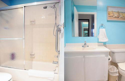 Chic Ocean Getaway - Walk to Beach, Pool & Hot Tub - Foto 9