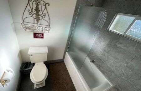 Creekside Suite Sleeps 2 Creek frontage Bbq - Foto 10