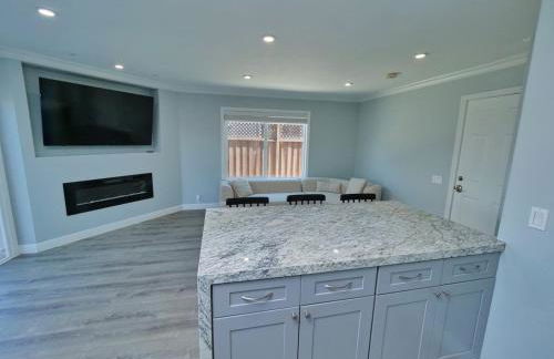 Renovated 5 Bd 3 Ba AC Private Deck Lawn - Foto 46