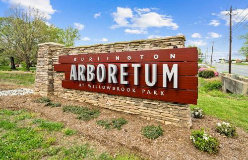 Luxurious Retreat in Historic Downtown Burlington Downstairs Only - Foto 33