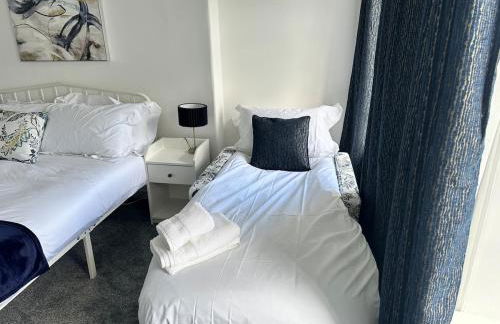 Beautiful Grade 2 Home in centre of Newcastle-St James Park FREE CITY PARKING - Foto 32