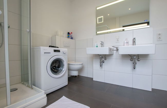 Spacious House - Photo 61