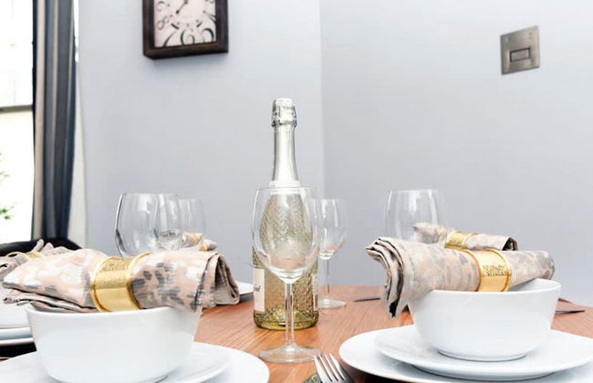 Wrexham Central Stay Apartment Six - Photo 7