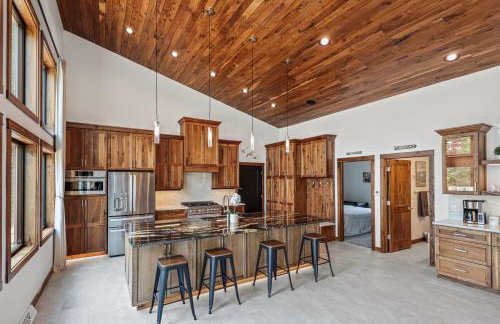 Minocqua Retreat - Hot Tub, Lake View & Game Room - Foto 2