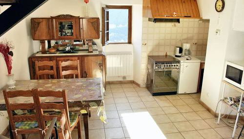 Maison pittoresque à Mostuéjouls avec vue sur la montagne - Photo 2