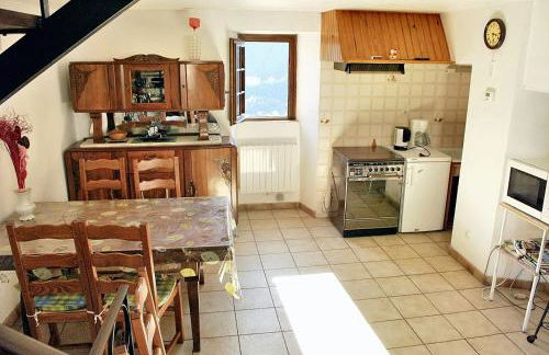 Maison pittoresque à Mostuéjouls avec vue sur la montagne - Photo 2