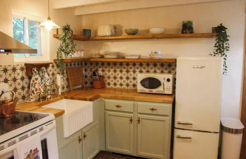 The Greenhouse Cozy Cottage- Walk to Downtown! - Foto 21