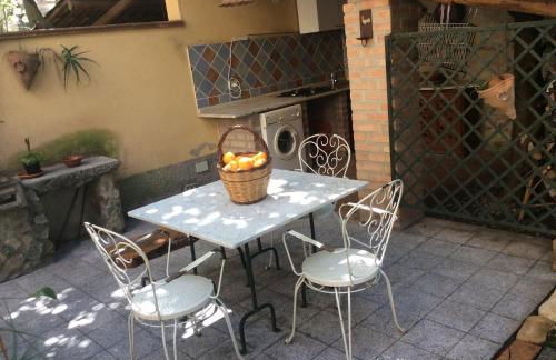 Villino with Garden - Photo 35