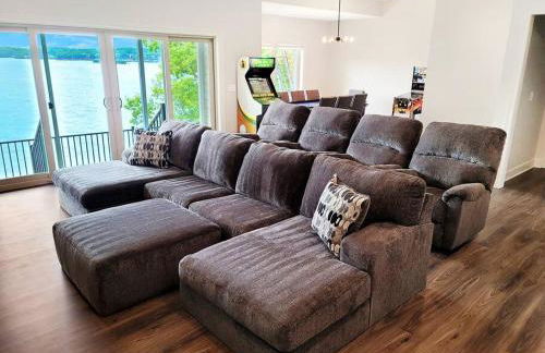 Magazine-Featured Mansion, Golf Green, Casino, etc - Foto 7