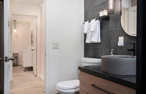 Adorable 2BR Hot Tub Close to Attractions - Foto 32