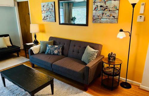 Private Green Cottage near downtown - Photo 7