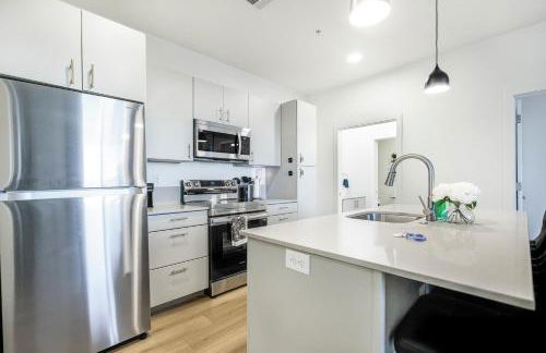 New Downtown Luxury APT ' 2 King Beds, Free Parking, Fast Wi-Fi & Gym Access! - Foto 6
