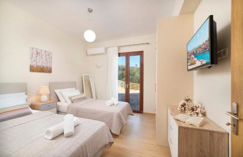 Etesians Villa, Heated Pool & Spa Whirlpool, BBQ, By ThinkVilla - Foto 33