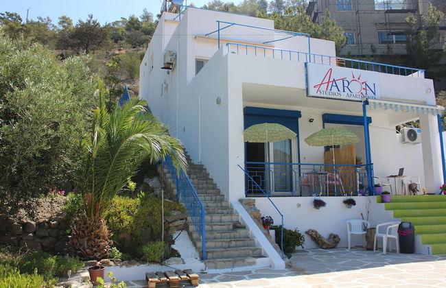 Aaron Studios Apartments - Photo 3