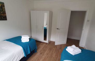 Lovely 3 Bedrooms Flat Near Romford Station With Free Parking - Foto 21