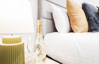 The Dashwood Suite - 2BR Modern Apt with Stylish Design Decor, Free Secure Underground Parking & 50" Smart TV - Foto 46