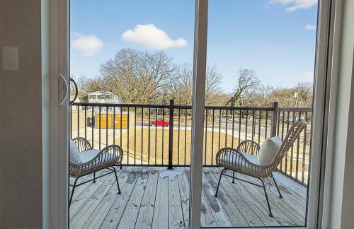 Luxe King Bed, Balcony, Garage in Downtown Raleigh - Foto 58