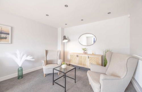 Spacious 4 Bed - Near Uxbridge, Heathrow & PARKING - By Tempstay - Foto 18