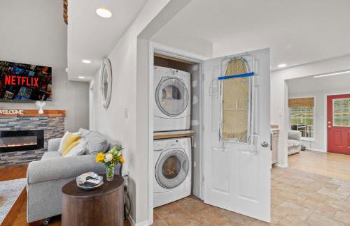 Pocono Lake Escape, includes Golf Cart, Firepit - Foto 12