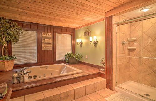 Tranquil Smoky Mountain Cabin with Porch and Fire Pit - Foto 16