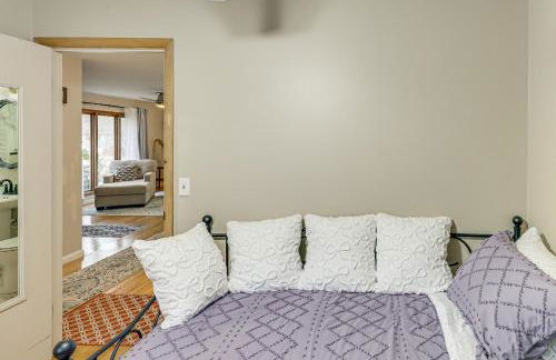 6 Mi to Dtwn Cozy Omaha Apt with Private Yard! - Photo 20