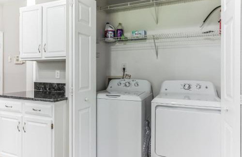 Country Haven - Hot Tub & Pool! Game Room, King Beds, Mins 2 dwtn - Foto 21