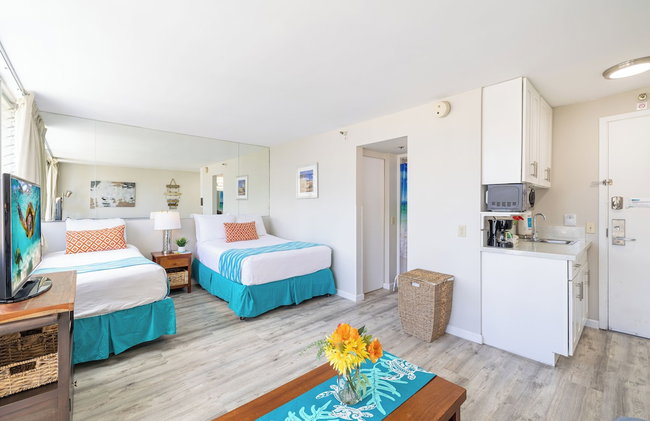 Cozy Studios at Aloha Surf Close to Waikiki Beach - Photo 3