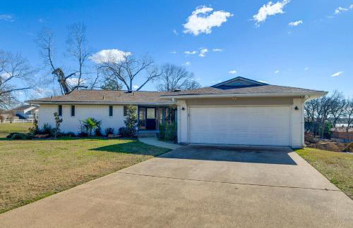 Lakeside Retreat Large Spacious Home with Game Room - Photo 39