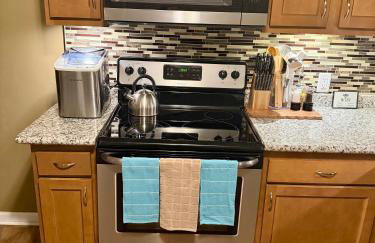 Cozy Cabin Vibe in the City - Foto 17