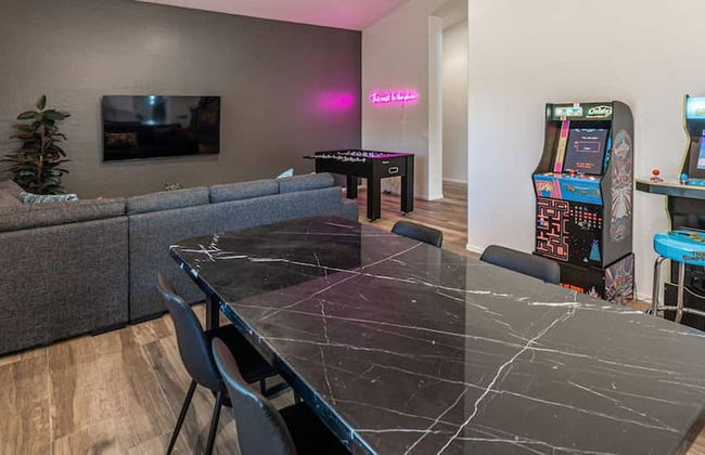 New Listing! Stylish 4 Bdrm W/pool and Game Room - Foto 19