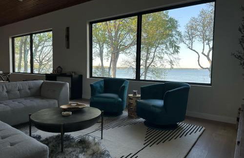 Newly Renovated 4B, 2.5 bath Lakefront home with South Grand Lake Views and dock - Foto 2