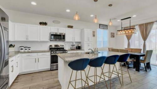 Serenity Retreat: 3BR, Heated Pool, Parking - Foto 3