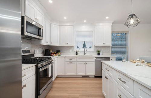 Upscale 4BR Retreat at the Reservoir! - Foto 10