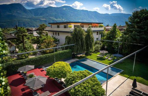 goldfinger + suites - Photo 14