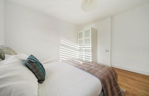 2 Bed Luxury Parking and Garden - Close to Heathrow - Foto 10