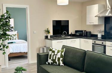 Centrally Located Flat By Ankers Short Term Rental Manchester Perfect for Monthly Stay - Photo 2