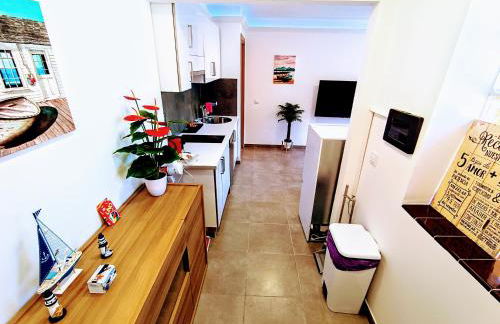 Family Suite with Terrace Garden - Photo 11