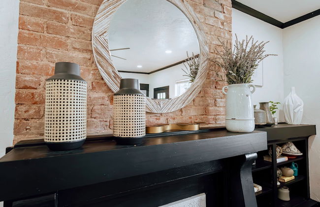 Cozy 6BR Home Near Plaza Dist -sleeps 15 - Photo 11