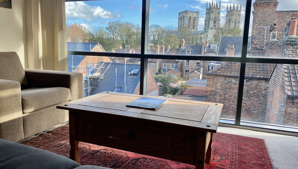 Churchill Two Bedroom Apartments with Free Parking and The Minster view - Foto 1, Profilbild