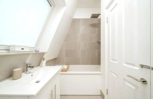 Niru Experience Royal Deluxe 4BD 2BA Apt - Foto 16