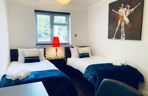 6 Bedroom Bungalow Ascot Racecourse LegoLand Windsor Castle 75" TV - Foto 15