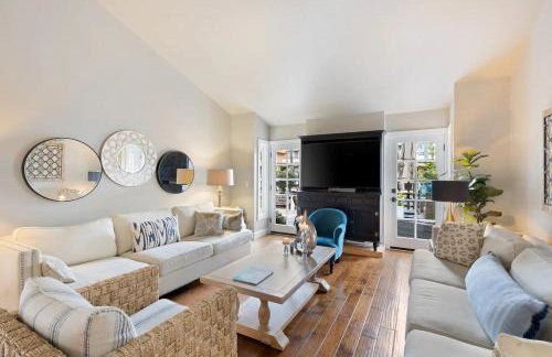 Elegant Beach Living, Just Blocks to the Sand - Foto 9