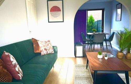 Restful Riverside Home - Foto 7