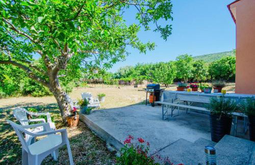 RENATOEMILIA spacious apartment with courtyard - Photo 21