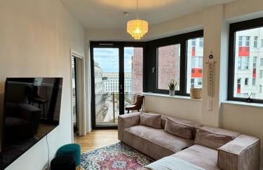 Check Point Charlie Luxury Apartment with Balcony - Photo 9