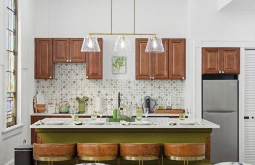 Sanctuary Historic Designer 1BR & Heated Pool - Photo 27