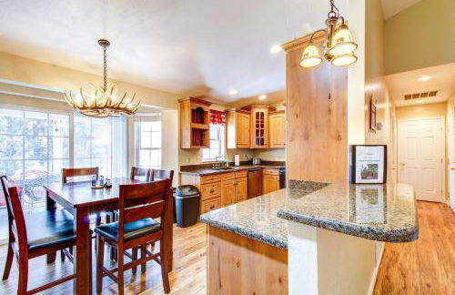 Winter Hikes and Ice Fishing Fun Cozy Show Low Home - Foto 7