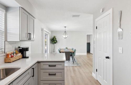 Luxury getaway, relax, and recharge! Tropical Florida Getaway Heated Pool Extra Fee - Foto 12