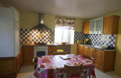 Maison avec salle de jeux et parking privé à Orbey - FR-1-744-25 - Foto 5